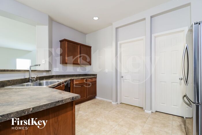 Building Photo - 9918 W Bloch Rd