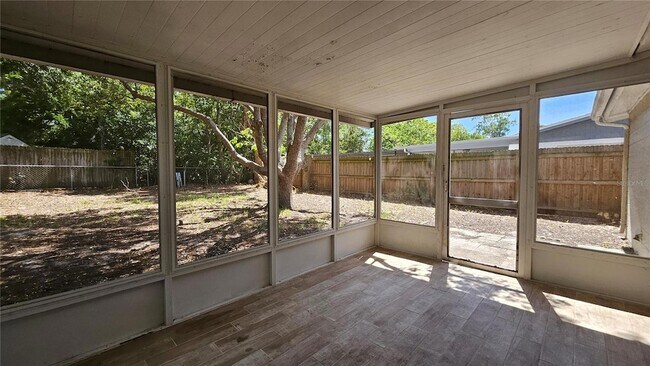 Building Photo - 6412 Pawling Ave
