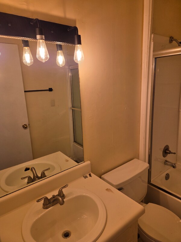 Building Photo - 1511 Medland Rd NW