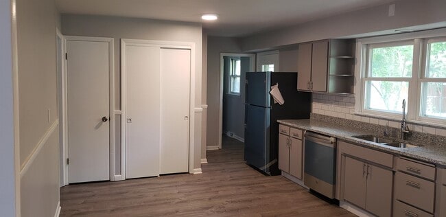 Building Photo - 3424 Schalck Dr