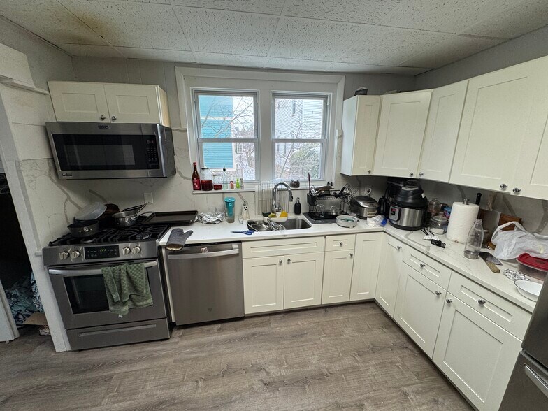 Building Photo - 9 Burnham St