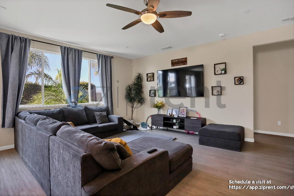 Building Photo - 1104 Greenbrier Dr