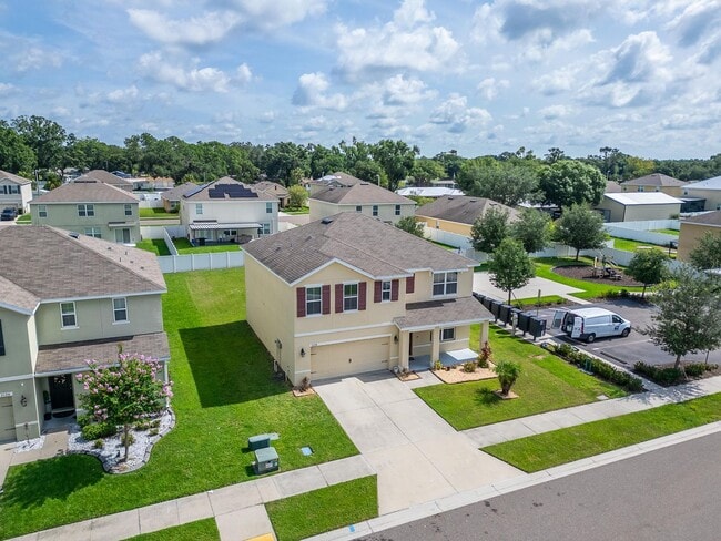 Building Photo - Stunning 5 bed/ 2 bath