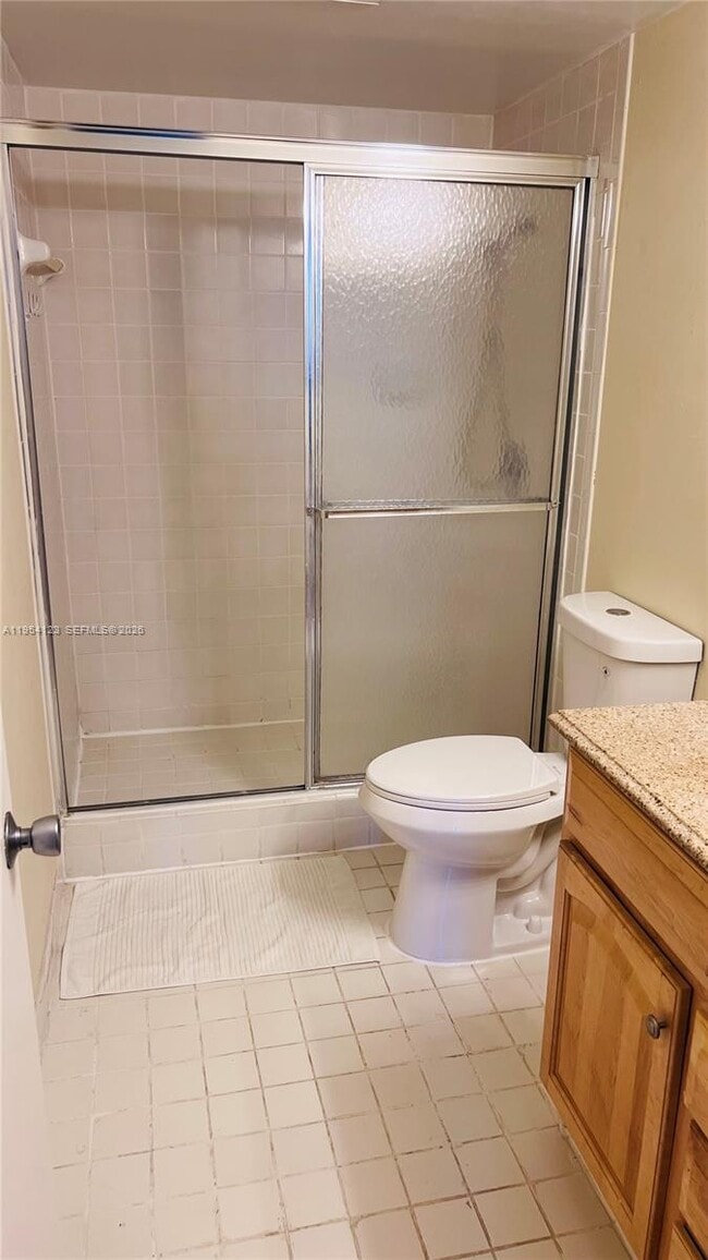 Building Photo - 901 Hillcrest Dr