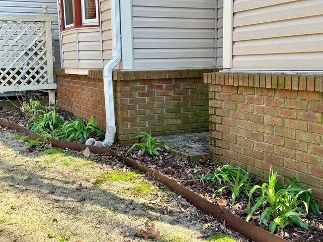 Building Photo - Spacious 4-Bedroom Home with Bonus Room & Exceptional Amenities