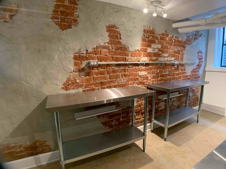 Building Photo - 1568 Vine St