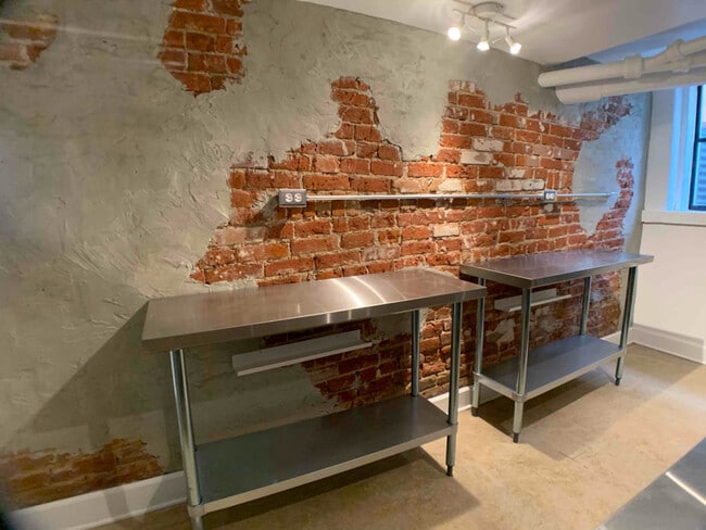 Building Photo - 1568 Vine St