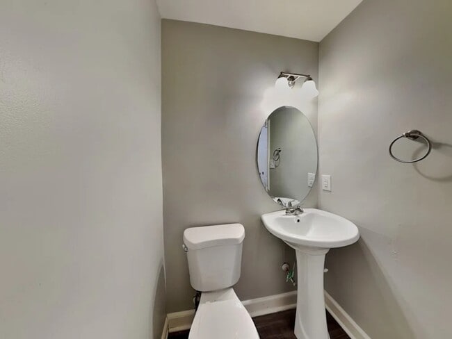 Building Photo - 302 Graham Meadow Dr