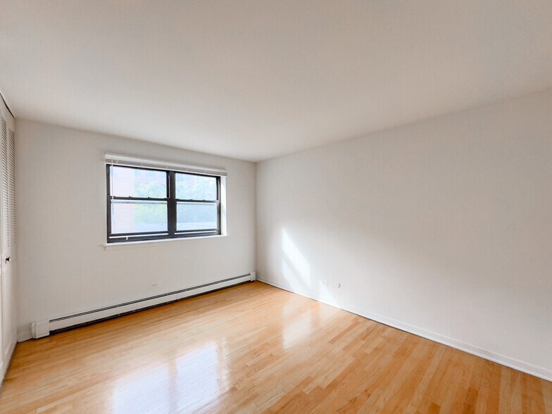 Building Photo - 535 W Aldine Ave