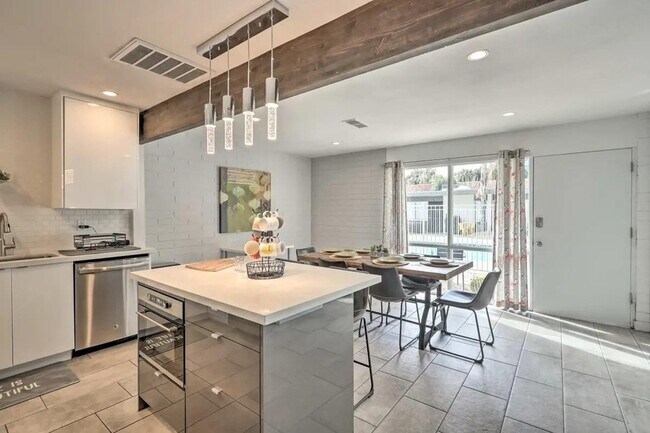 Building Photo - 7720 E Heatherbrae Ave