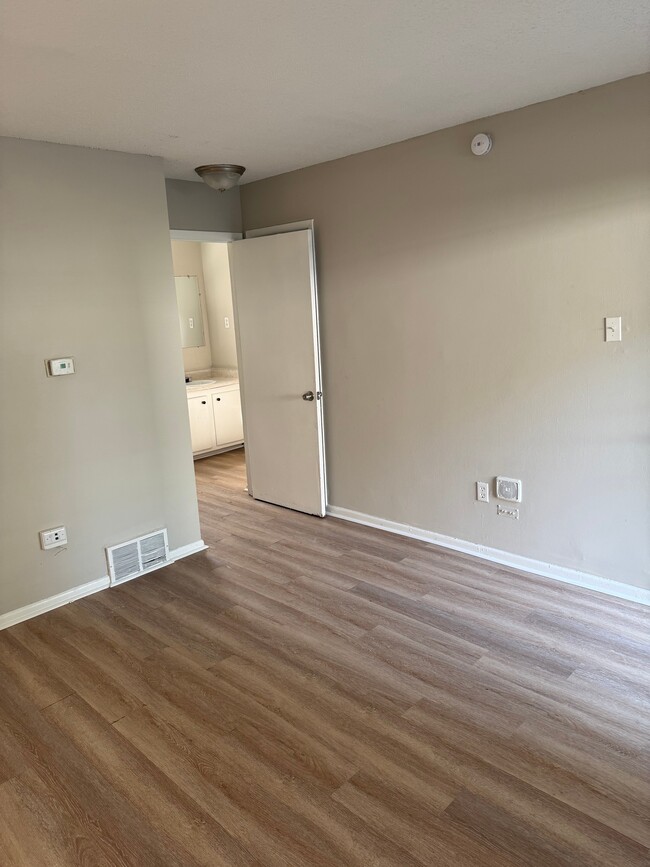 Building Photo - 3053 St Cloud Pl
