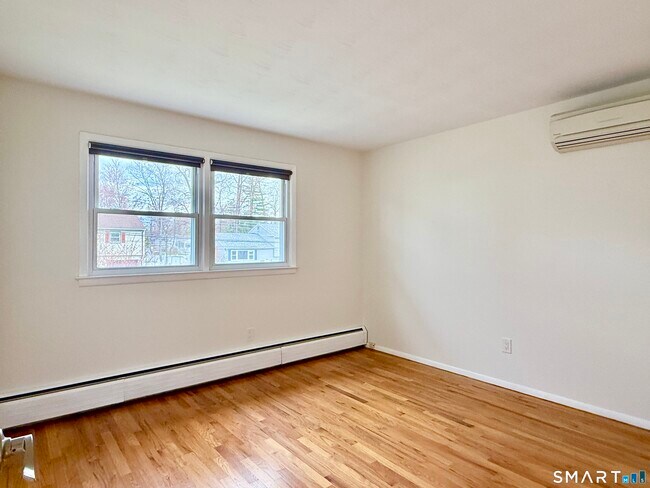 Building Photo - 47 Fuller Dr