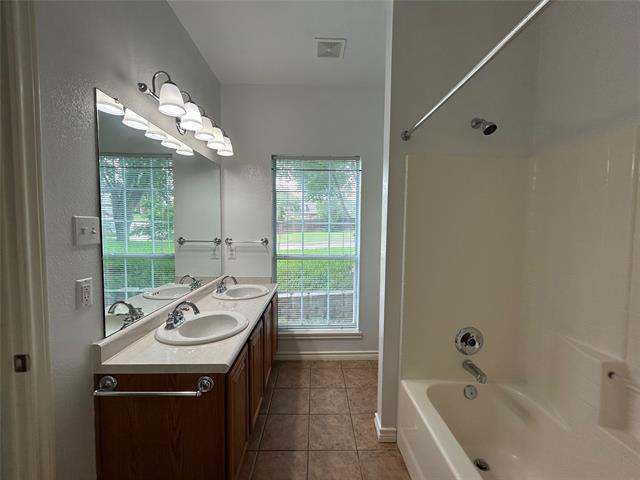 Building Photo - 921 Cedar Ridge Dr