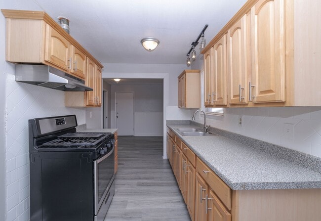 Building Photo - 9834 Denning Dr