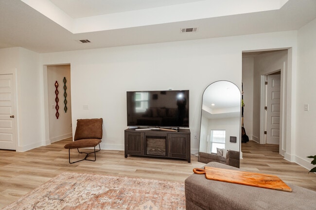 Building Photo - 231 Lyla Ln