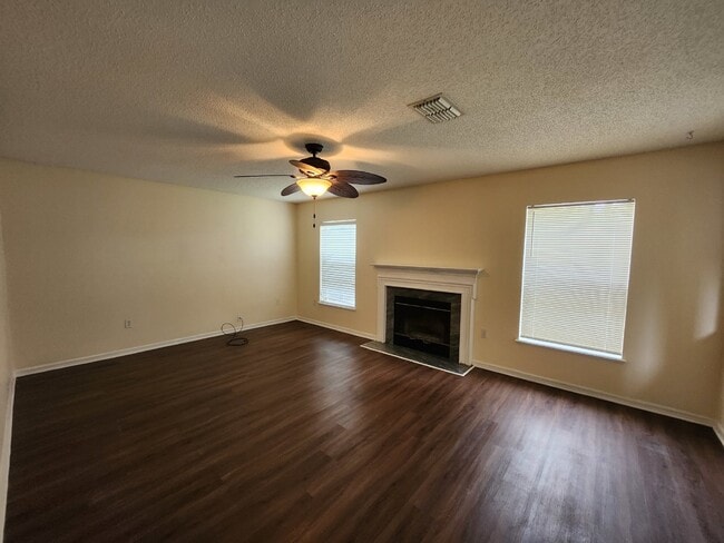 Building Photo - Overland Park - Spacious - NAS Jacksonville