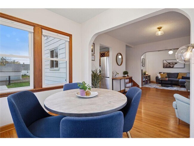 Building Photo - 1705 Ivy Ave E