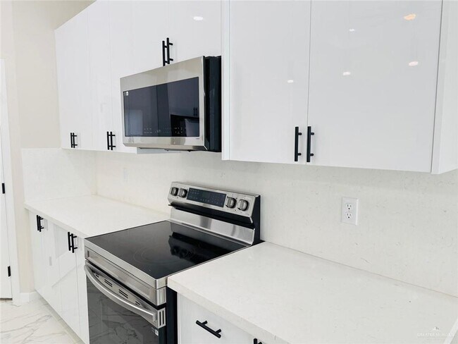 Building Photo - 1020 W Solaris Ln