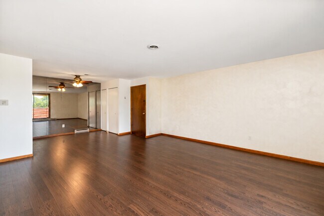 Building Photo - 10345 Whitnall Edge Dr