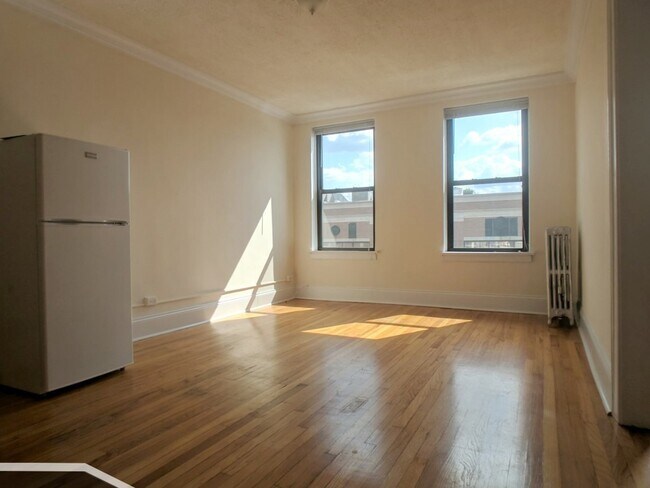 Building Photo - 2737 N Spaulding Ave