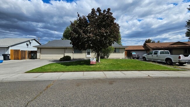 Primary Photo - 2926 Iris St