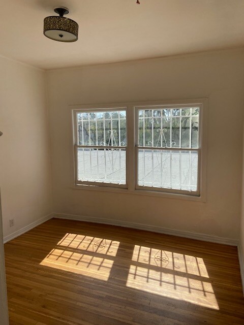 Building Photo - 800 N Mansfield Ave