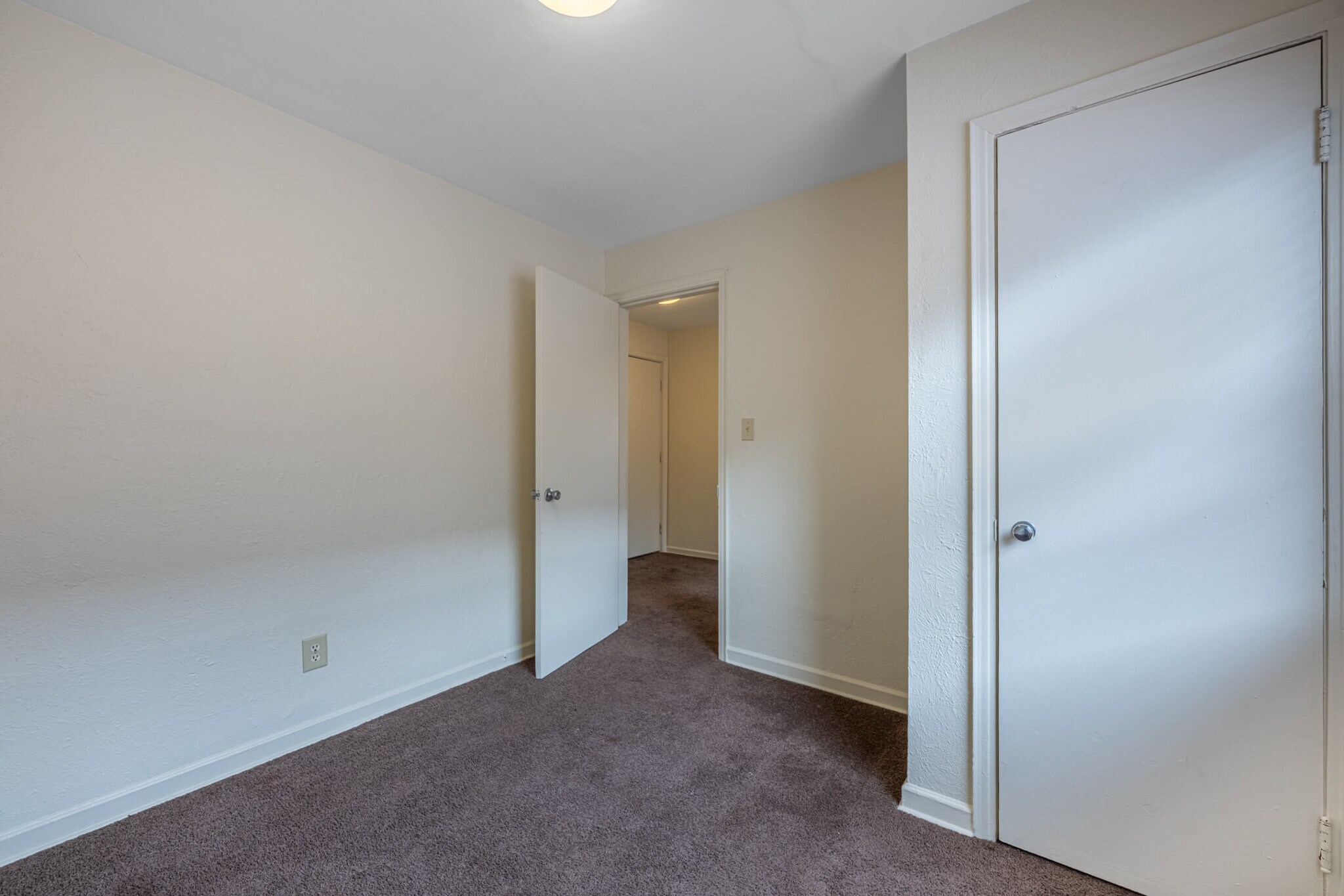 Building Photo - 108 E Norman Ave