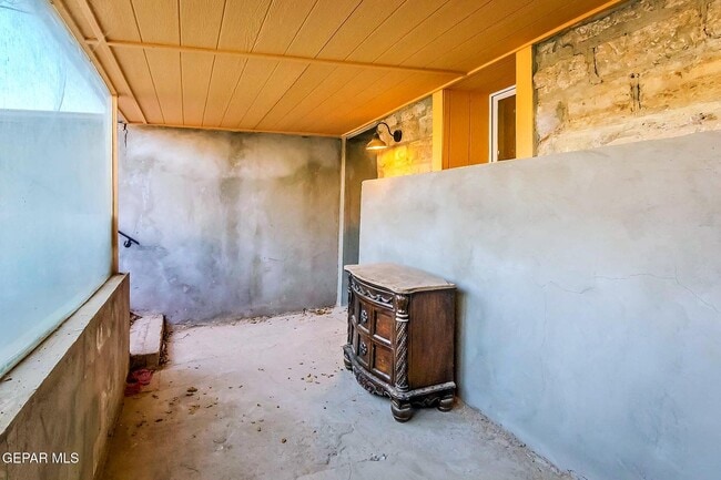 Building Photo - 619 E Nevada Ave