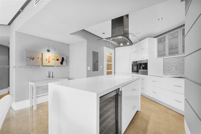 Building Photo - 16699 Collins Ave