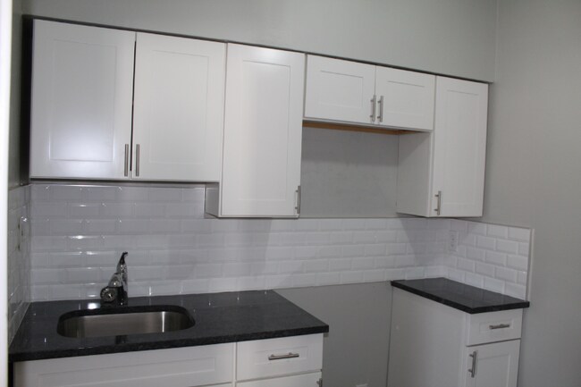 Building Photo - 827 S 48th St