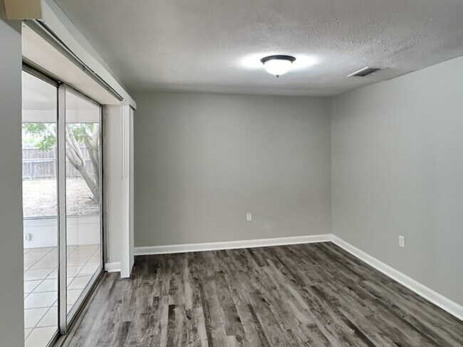 Building Photo - 4807 29th Ave W