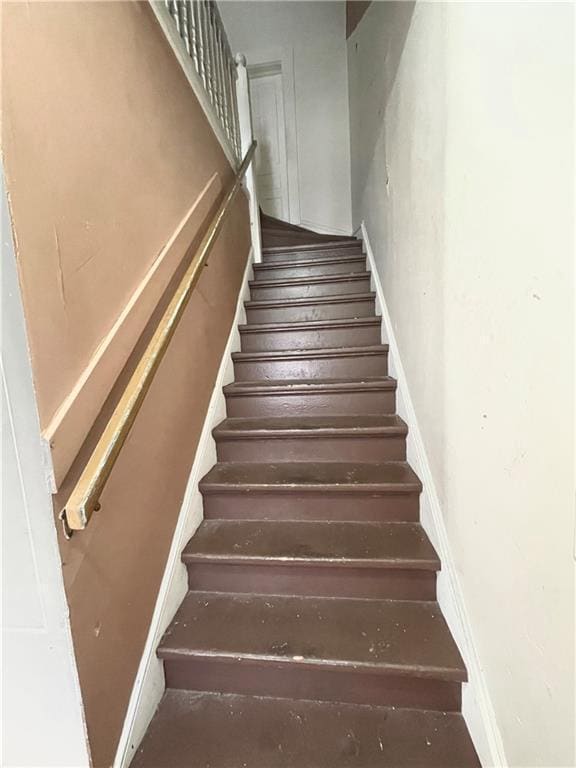 Building Photo - 4 bed 2 bath available June 1st