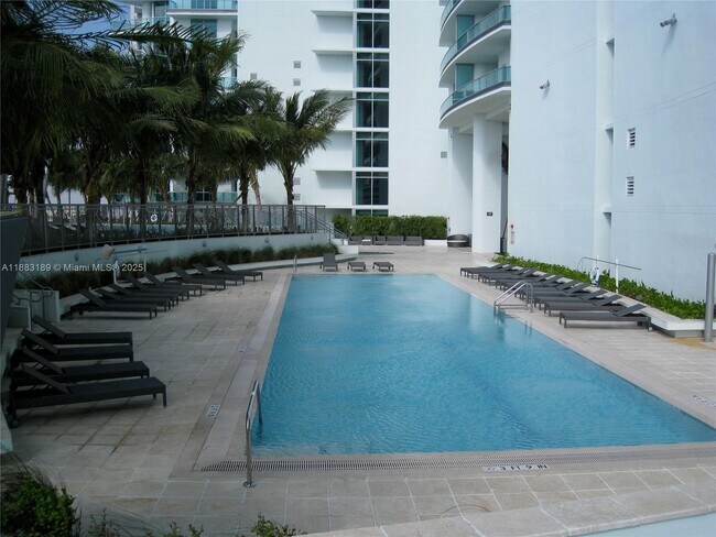 Building Photo - 900 Biscayne Blvd