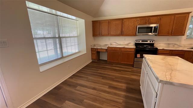 Building Photo - 320 Pebblebrook Ln