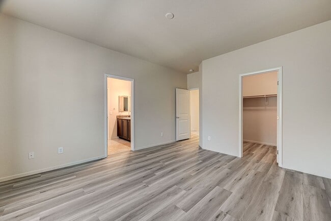 Building Photo - Adorable three bedroom in incredible SW location! Solar panels!