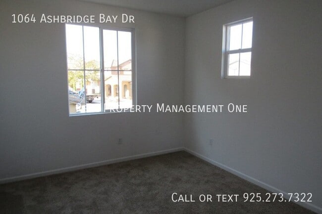 Building Photo - 1064 Ashbridge Bay Dr