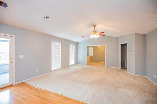 Building Photo - 2 Newburgh Dr