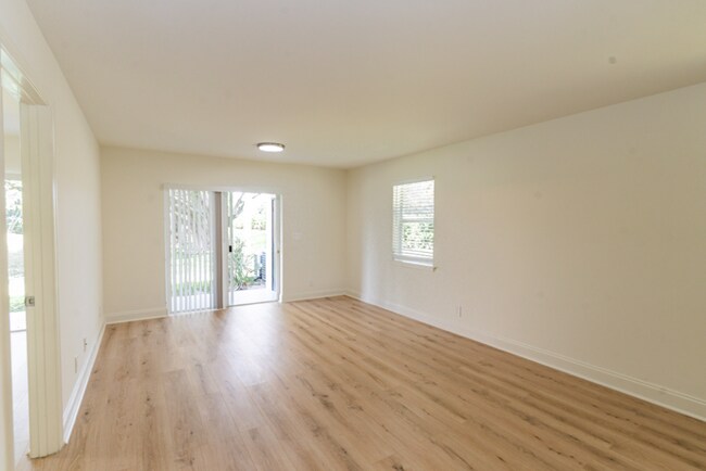 Building Photo - Spacious 2 Bedroom, 2 Bathroom Condominium...