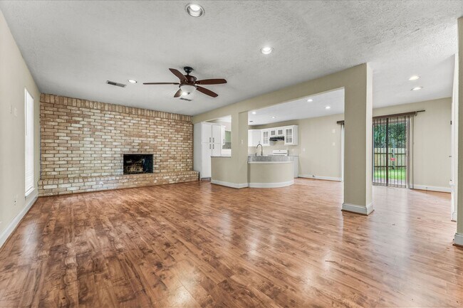 Building Photo - 2015 E Lacey Oak Cir