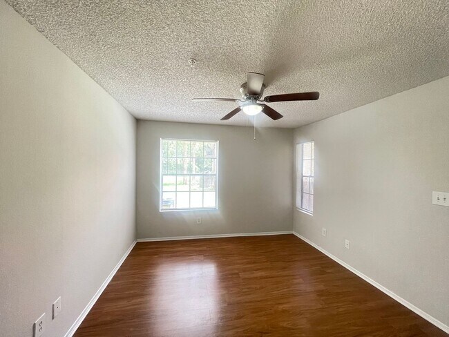 Building Photo - 1 Bed / 1 Bath Condo in Gated Comm. In Alt...