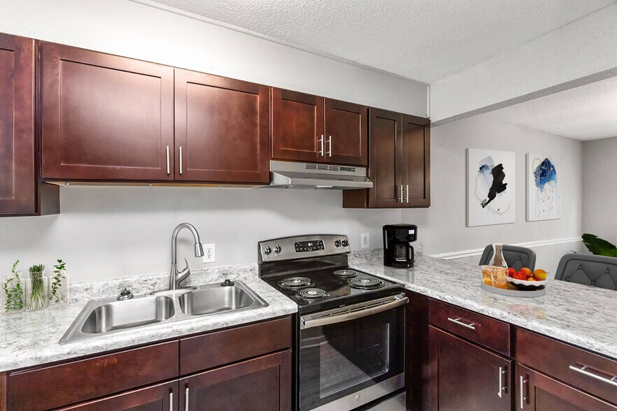Building Photo - South Square Townhomes