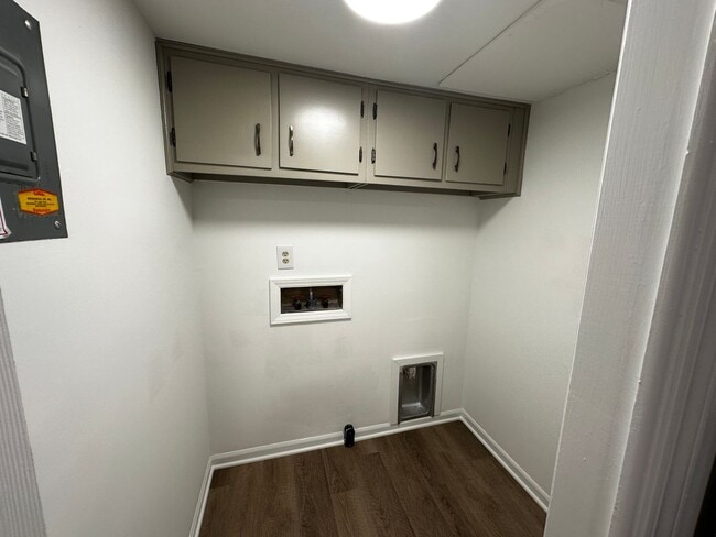 Building Photo - NOW AVAILABLE! Luxurious Town home in Nort...