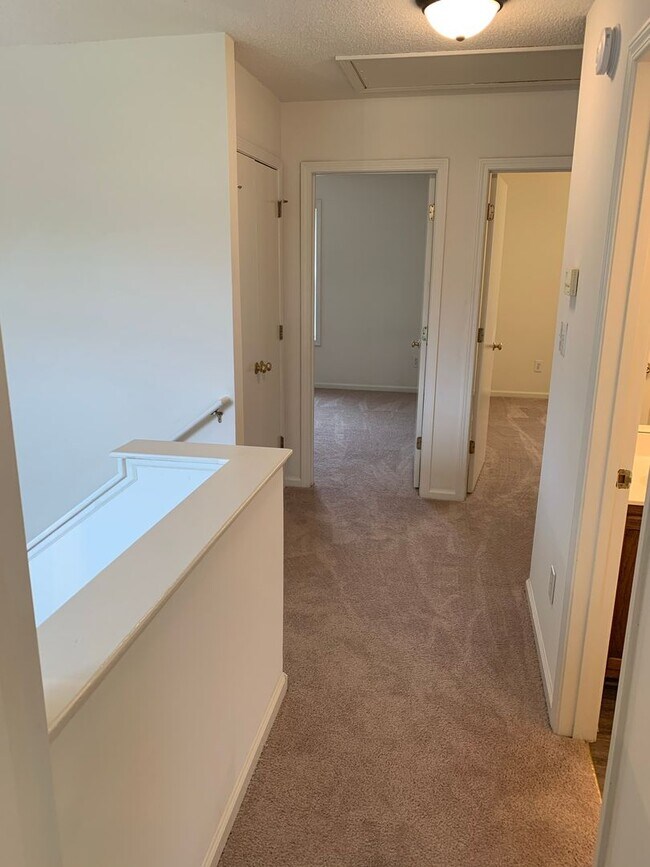 Building Photo - 113 Springwood Ln