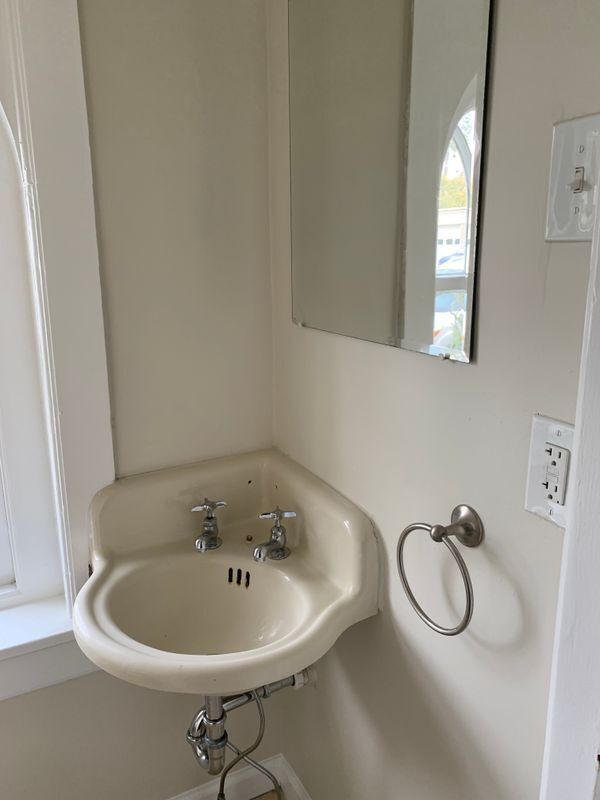 Building Photo - 517 Seneca St