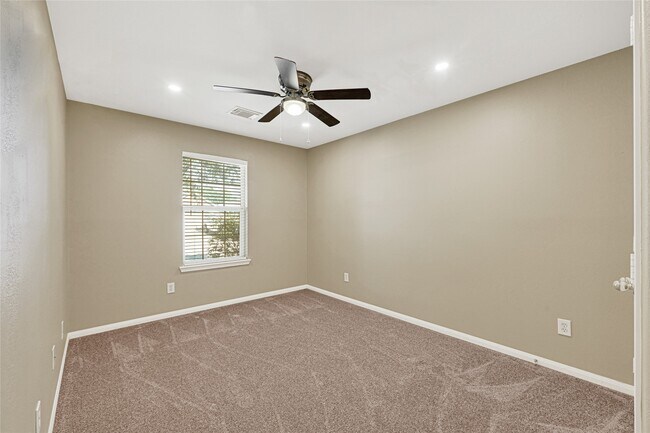 Building Photo - 18819 Forest Deer Rd