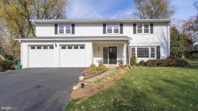 Building Photo - 8002 Birnam Wood Dr