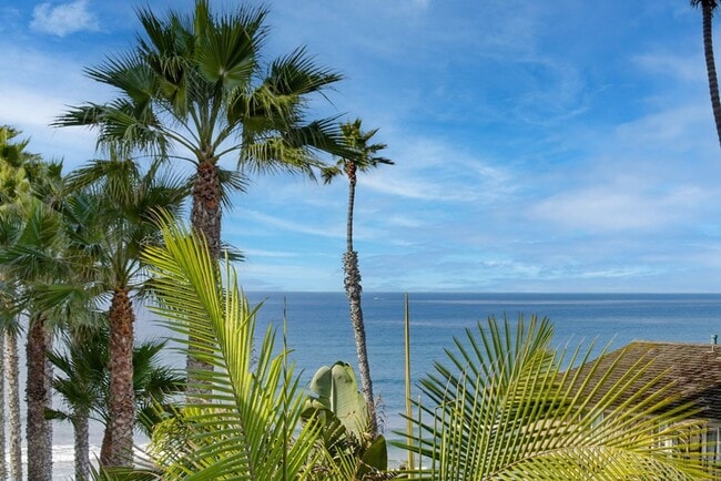 Building Photo - Steps from the Sand - Pacific Beach Townhome, Offered Fully or Partially Furnished