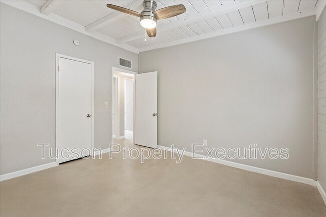 Building Photo - 3317 N Howard Blvd