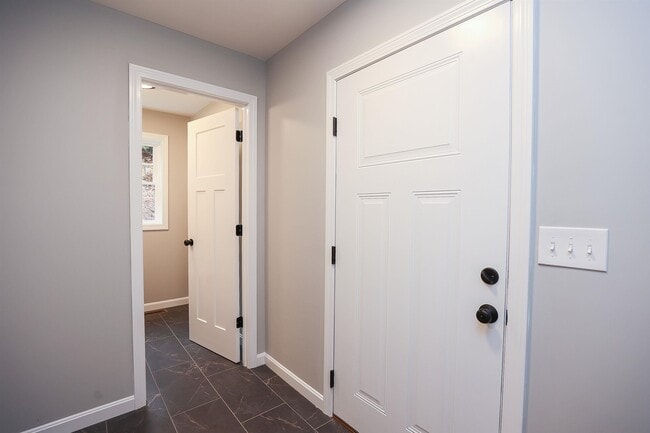 Building Photo - 231 Putnam Hill Rd