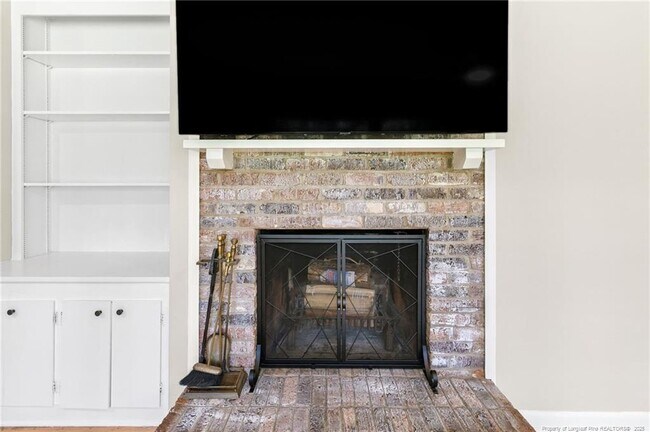 Building Photo - 221 Palomar St